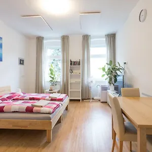 Smile Schoenbrunn Apartment